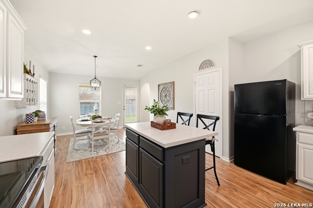 Listing photo id 12 for 911 Karah  