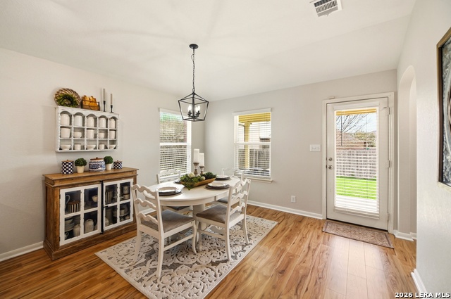 Listing photo id 13 for 911 Karah  