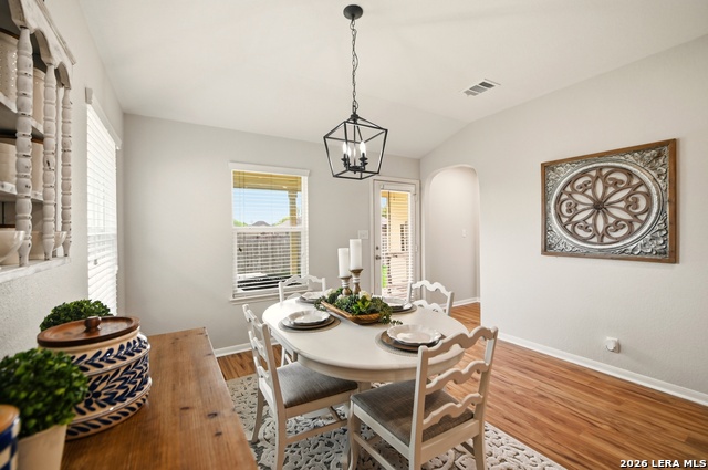 Listing photo id 14 for 911 Karah  