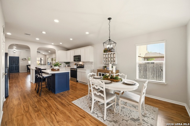 Listing photo id 15 for 911 Karah  