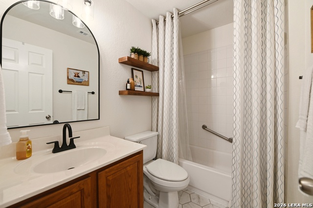 Listing photo id 16 for 911 Karah  