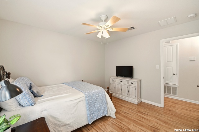 Listing photo id 22 for 911 Karah  