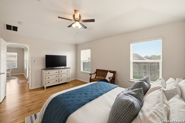 Listing photo id 25 for 911 Karah  