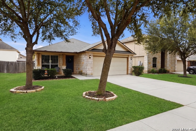 Listing photo id 1 for 911 Karah  