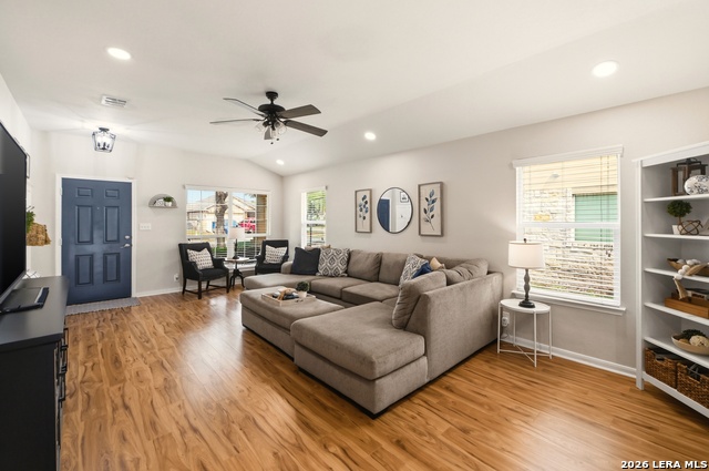 Listing photo id 6 for 911 Karah  