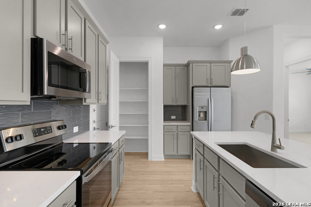 Image 10 of 31 For 3523 N. Loop 1604 East  201