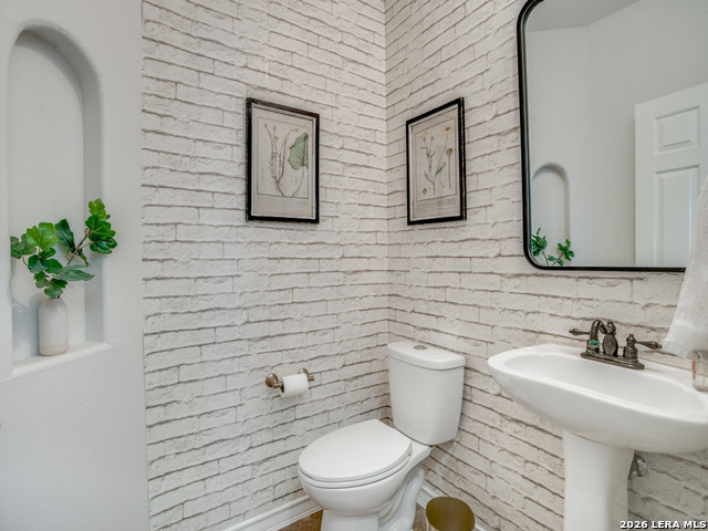 Image 19 of 34 For 41 Inwood Heights Dr. N