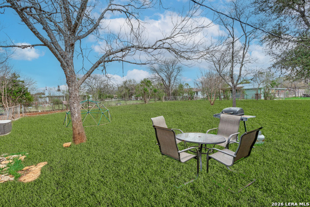 Image 21 of 26 For 914 6th  