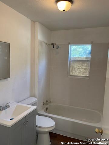 Image 8 of 9 For 519 Walton  