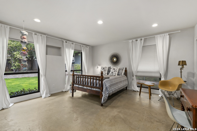 Image 18 of 29 For 501 Thelma Dr