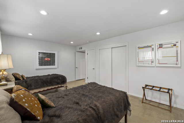 Image 21 of 29 For 501 Thelma Dr