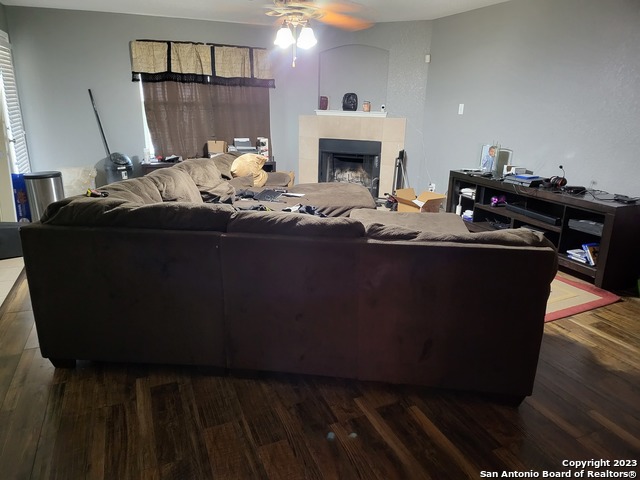 Image 3 of 7 For 9707 Discovery