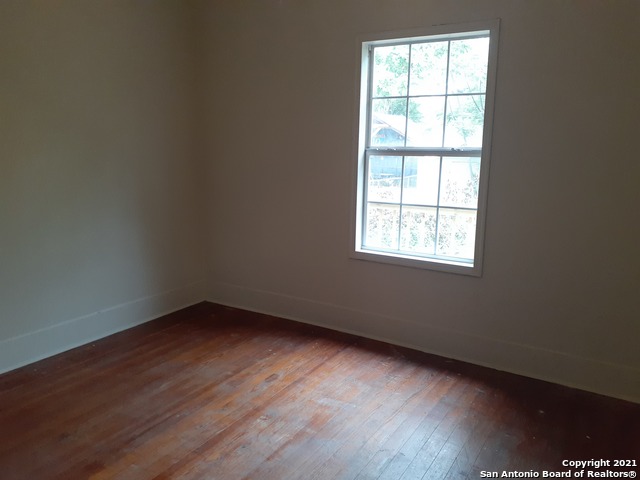 Image 5 of 6 For 116 Young W