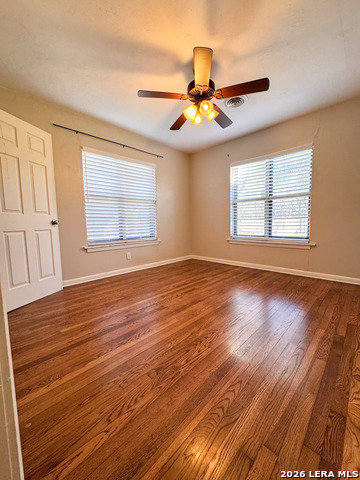 Image 10 of 21 For 325 Hickman  