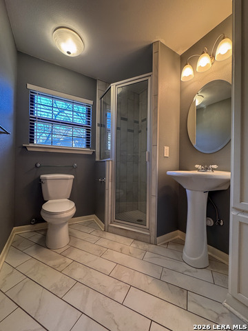 Image 11 of 21 For 325 Hickman  