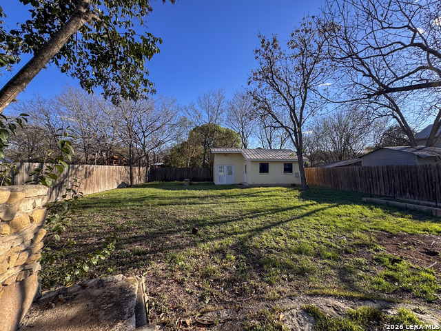 Image 18 of 21 For 325 Hickman  