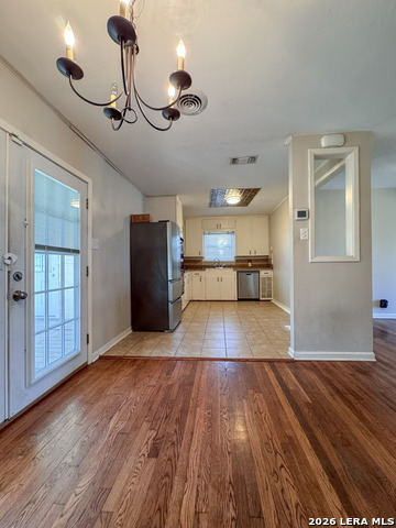 Image 6 of 21 For 325 Hickman  