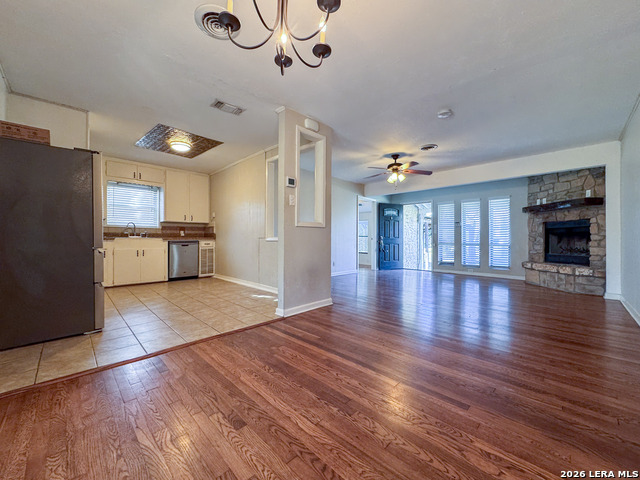 Image 7 of 21 For 325 Hickman  