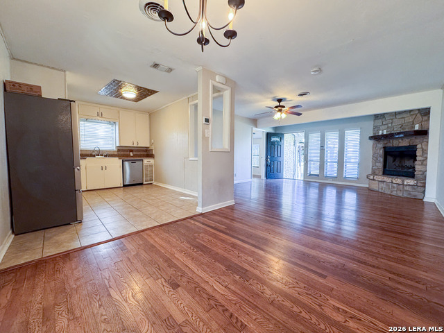 Image 8 of 21 For 325 Hickman  