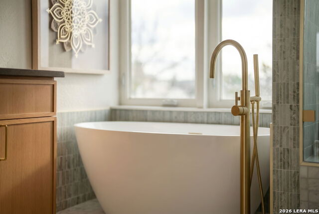 Image 22 of 42 For 3140 Westview Dr