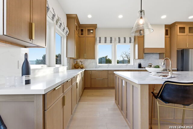 Image 5 of 42 For 3140 Westview Dr