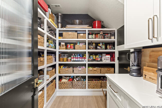 Listing photo id 38 for 23007 Daniel