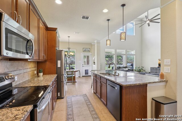 Listing photo id 10 for 3403 Navajo Peace