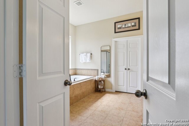 Listing photo id 37 for 3403 Navajo Peace