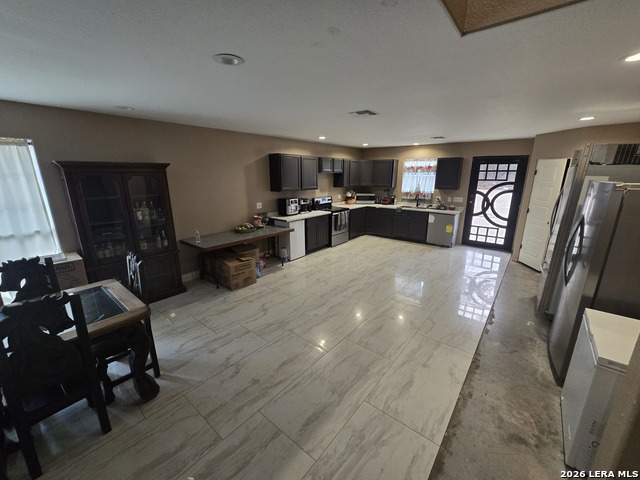 Image 14 of 49 For 420 Highlands