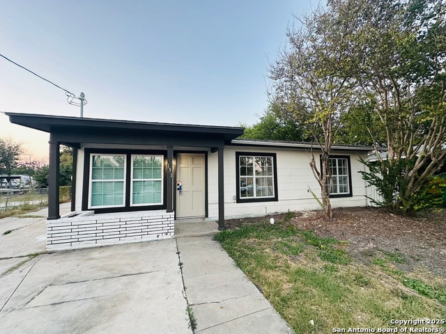 Image 2 of 18 For 151 Bernice  