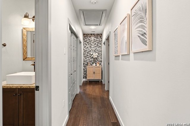 Image 14 of 37 For 419 Hackberry