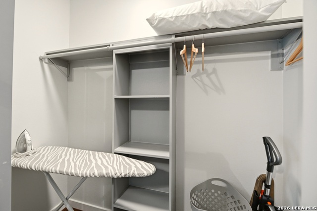 Image 27 of 37 For 419 Hackberry