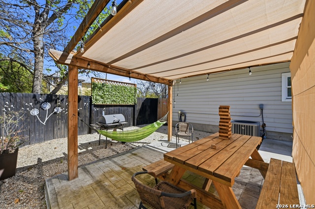 Image 31 of 37 For 419 Hackberry