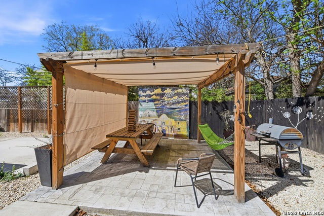 Image 32 of 37 For 419 Hackberry