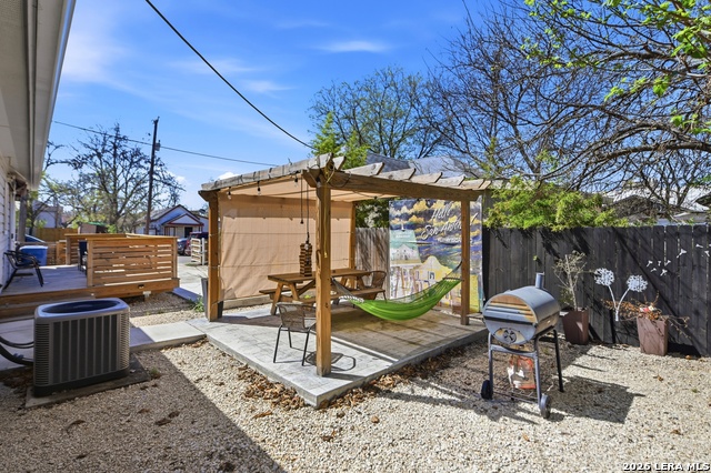 Image 34 of 37 For 419 Hackberry