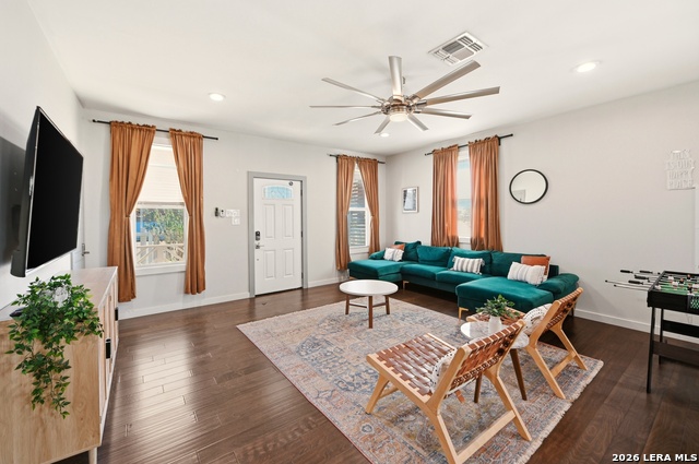 Image 4 of 37 For 419 Hackberry