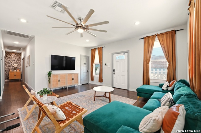 Image 5 of 37 For 419 Hackberry