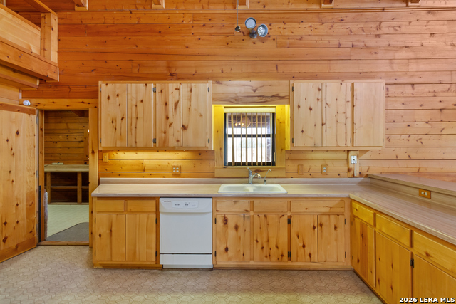 Listing photo id 8 for 22100 -2 Senior