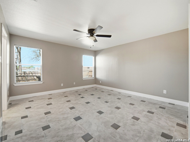 Image 15 of 43 For 8903 Scarlet Crk