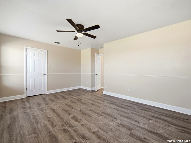 Image 25 of 43 For 8903 Scarlet Crk