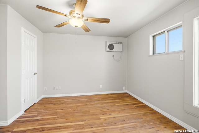 Image 21 of 35 For 425 Wright E