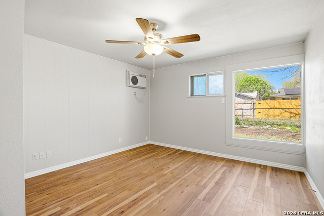 Image 23 of 35 For 425 Wright E