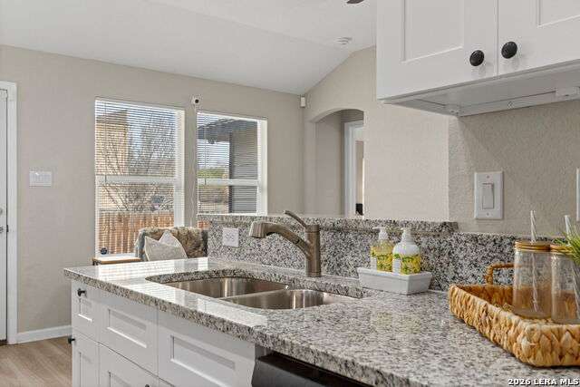 Image 15 of 45 For 611 Whiting  