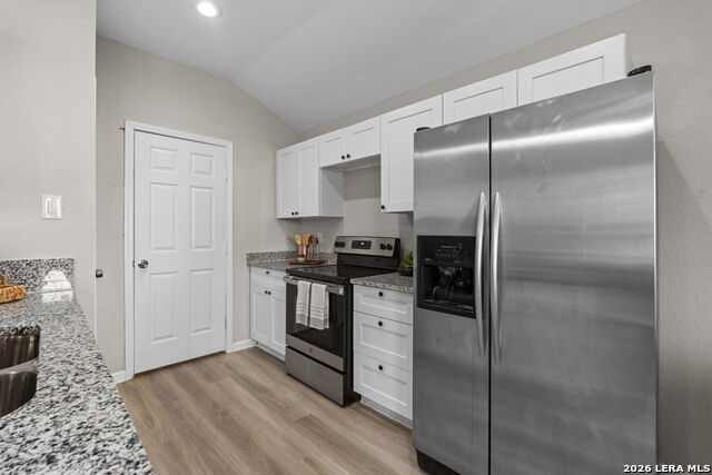 Image 18 of 45 For 611 Whiting  