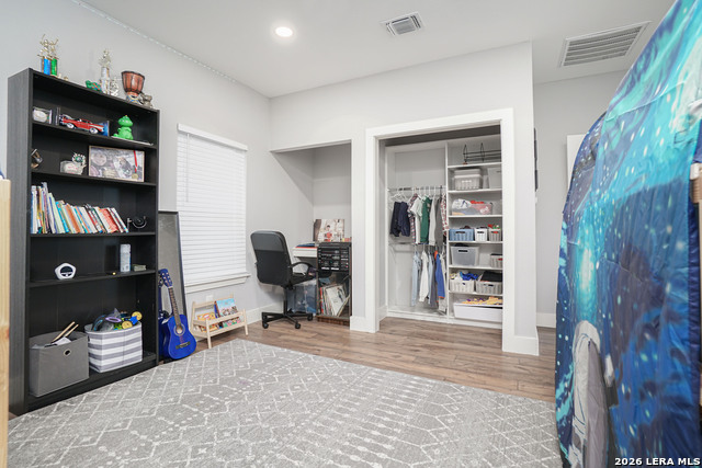 Image 22 of 30 For 612 Leigh  