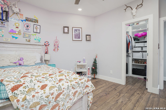 Image 25 of 30 For 612 Leigh  