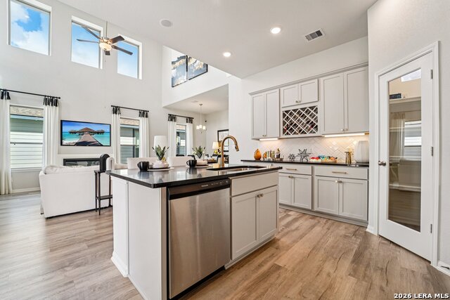 Listing photo id 2 for 2311 Pink Pearl Drive