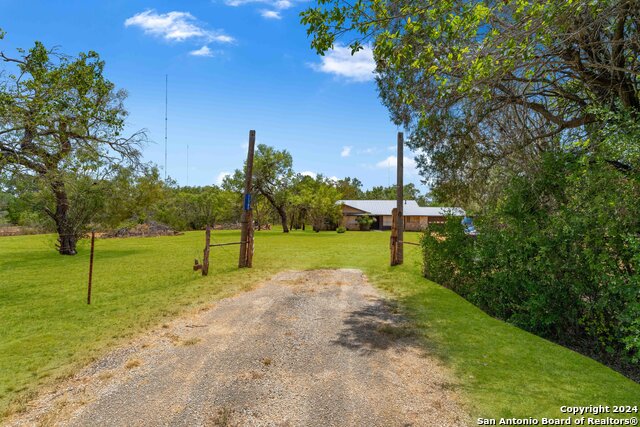 Image 4 of 26 For 11780 Loop 1604