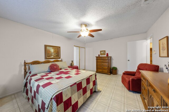 Image 9 of 26 For 11780 Loop 1604