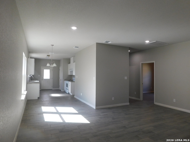 Image 5 of 19 For 2954 Weir Ave